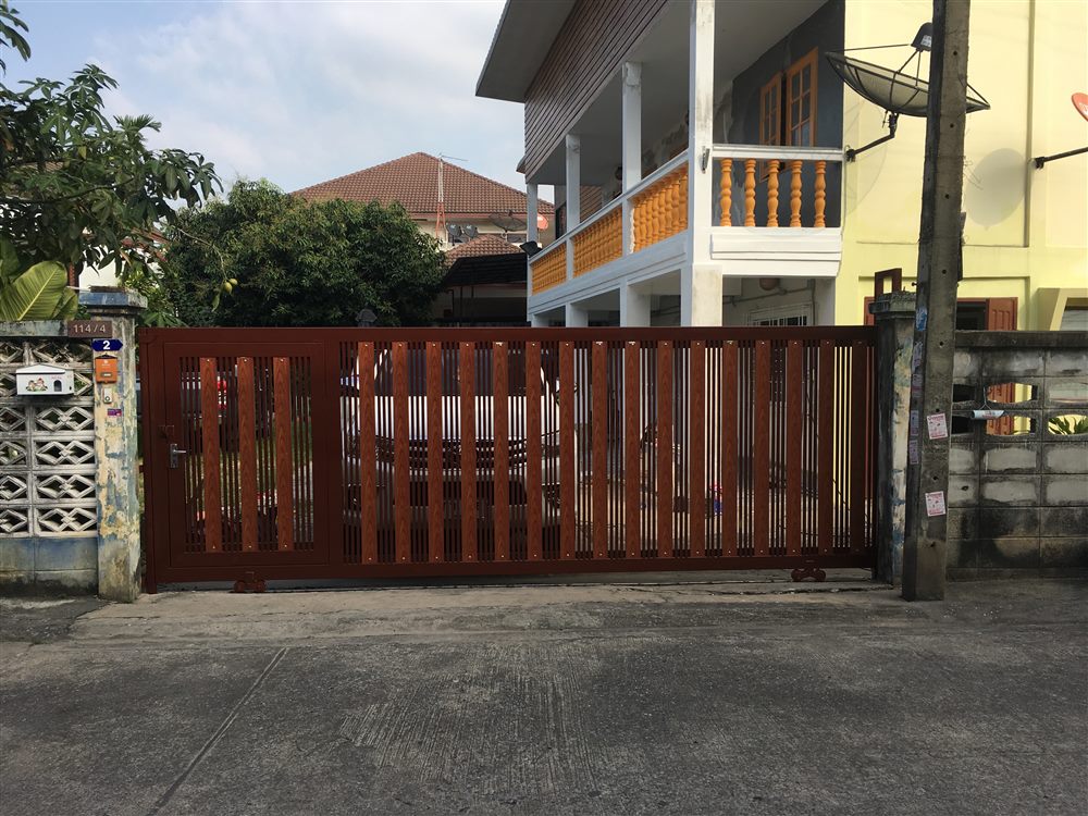 รั้วเหล็กลายไม้คลาสสิก หน้าบ้าน นนทบุรี